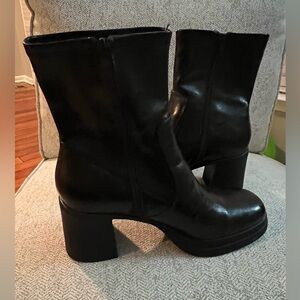 No Boundaries
Women size 10
Black Dress Boot